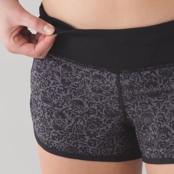 Lululemon Athletica Black & Gray Athletic Speed Shorts 2½” – Size 6 GUC - Picture 4 of 14